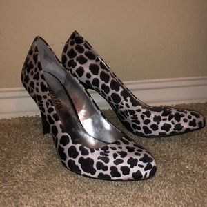 Cute cow print heels🖤🐄🤍
